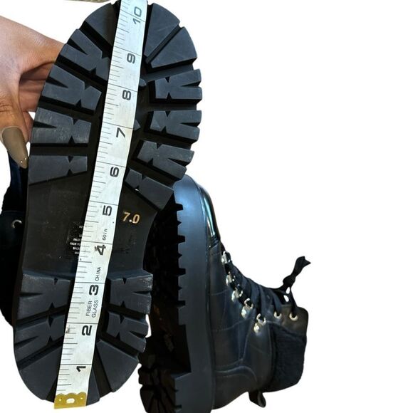 Revolve Steve Madden Reyen Leather Platform Boot Right foot 7 left foot 7.5 NWOT - Picture 12 of 13